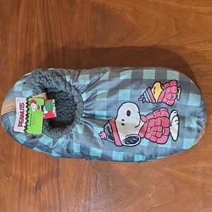 Soft Fuzzy lined Snoopy Woodstock In Red Puffer Coats Ladies Slippers NWT
